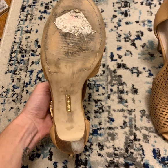 Gorgeous Leather Heels 6.5 - Picture 4 of 5